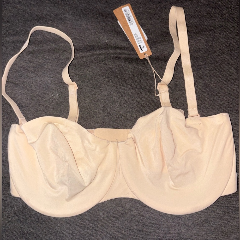 SKIMS smoothness Intimates Unlined Strapless Bra in Sand